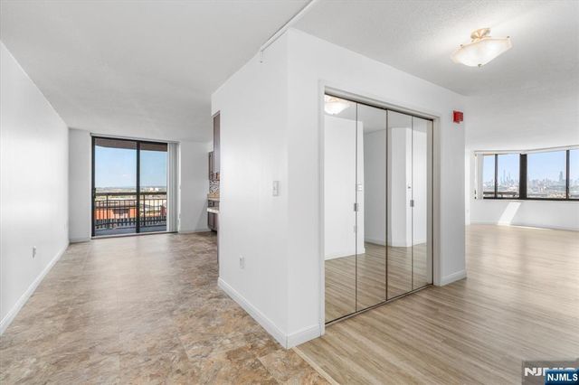 1705 Harmon Cove Tower, Secaucus, NJ 07094