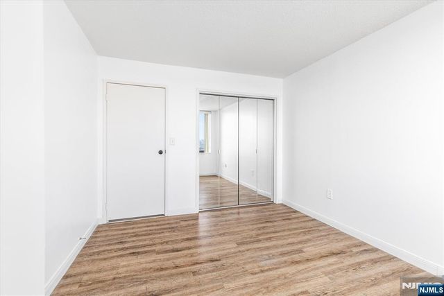 1705 Harmon Cove Tower, Secaucus, NJ 07094