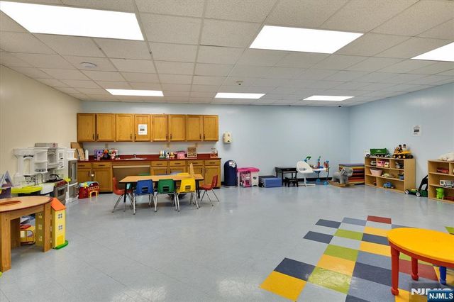 1705 Harmon Cove Tower, Secaucus, NJ 07094