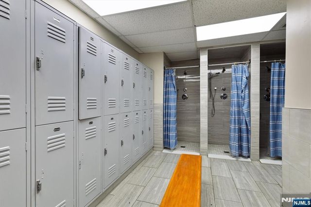 1705 Harmon Cove Tower, Secaucus, NJ 07094