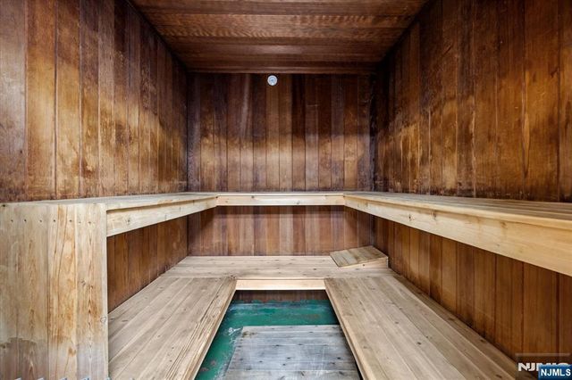 1705 Harmon Cove Tower, Secaucus, NJ 07094