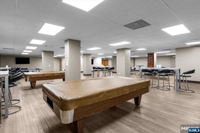 1705 Harmon Cove Tower, Secaucus, NJ 07094