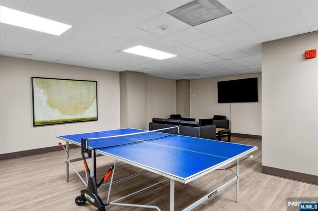 1705 Harmon Cove Tower, Secaucus, NJ 07094