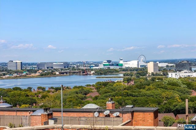 1705 Harmon Cove Tower, Secaucus, NJ 07094