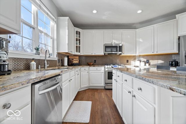 6532 Briarwood Place, Zionsville, IN 46077