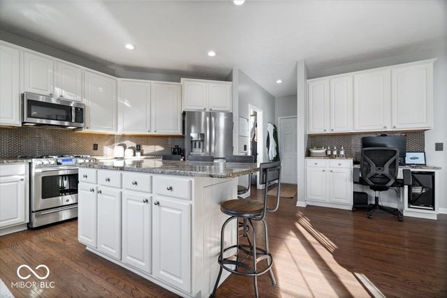 6532 Briarwood Place, Zionsville, IN 46077