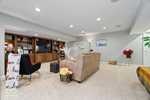 6532 Briarwood Place, Zionsville, IN 46077