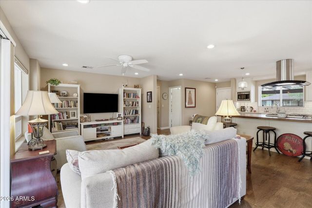 3922 E WHITTON Avenue, Phoenix, AZ 85018