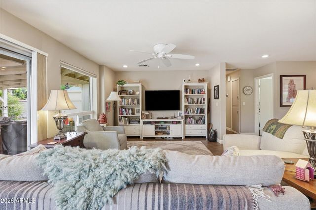 3922 E WHITTON Avenue, Phoenix, AZ 85018