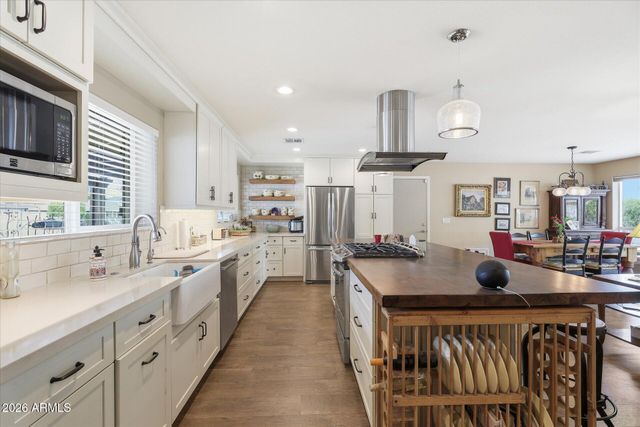 3922 E WHITTON Avenue, Phoenix, AZ 85018