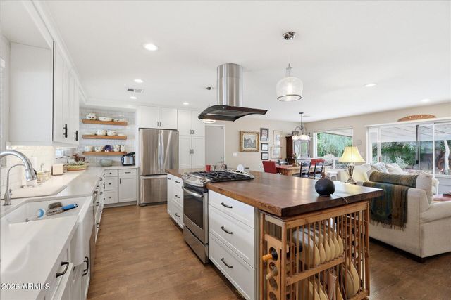 3922 E WHITTON Avenue, Phoenix, AZ 85018