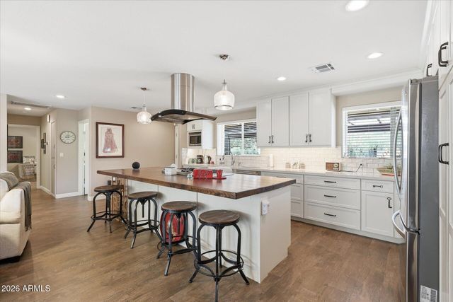 3922 E WHITTON Avenue, Phoenix, AZ 85018