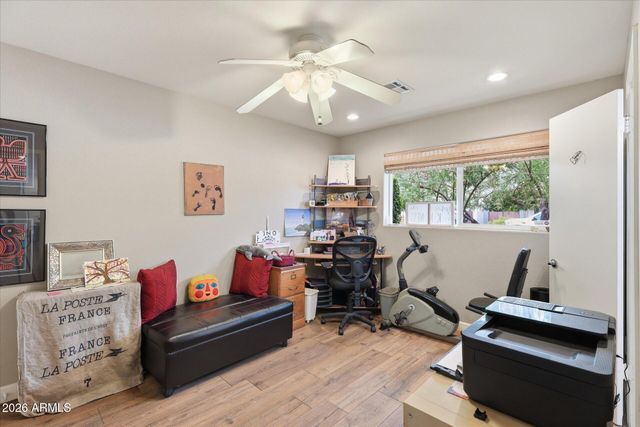 3922 E WHITTON Avenue, Phoenix, AZ 85018
