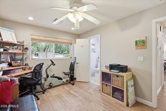 3922 E WHITTON Avenue, Phoenix, AZ 85018