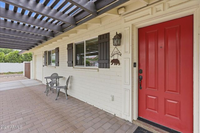 3922 E WHITTON Avenue, Phoenix, AZ 85018