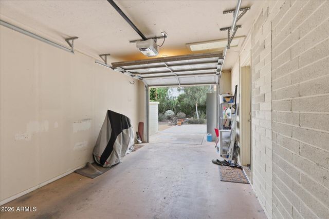 3922 E WHITTON Avenue, Phoenix, AZ 85018