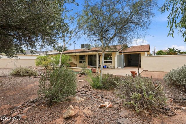 3922 E WHITTON Avenue, Phoenix, AZ 85018