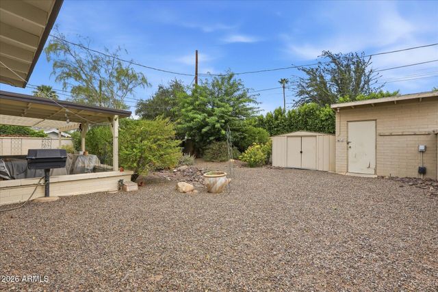 3922 E WHITTON Avenue, Phoenix, AZ 85018