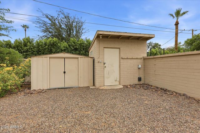 3922 E WHITTON Avenue, Phoenix, AZ 85018
