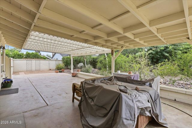 3922 E WHITTON Avenue, Phoenix, AZ 85018