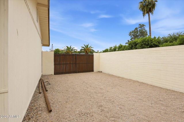 3922 E WHITTON Avenue, Phoenix, AZ 85018
