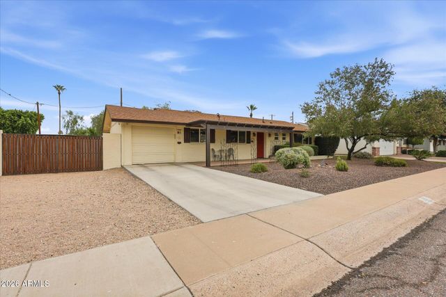 3922 E WHITTON Avenue, Phoenix, AZ 85018