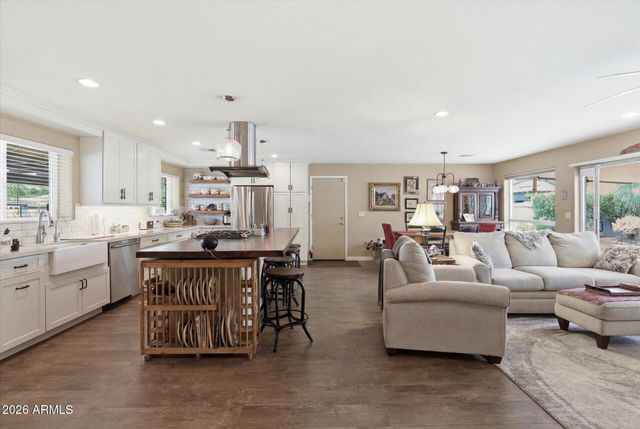 3922 E WHITTON Avenue, Phoenix, AZ 85018