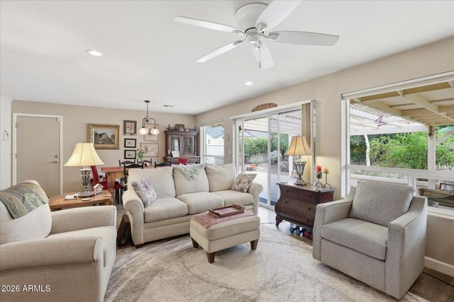 3922 E WHITTON Avenue, Phoenix, AZ 85018