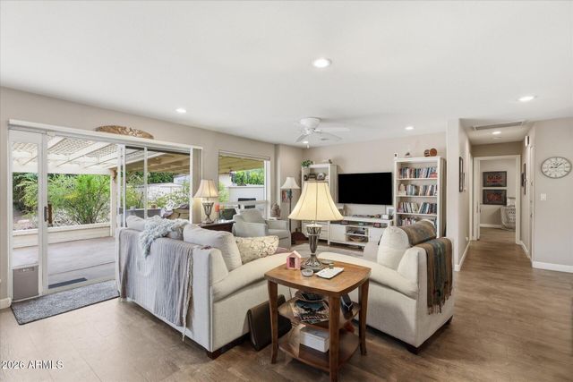 3922 E WHITTON Avenue, Phoenix, AZ 85018