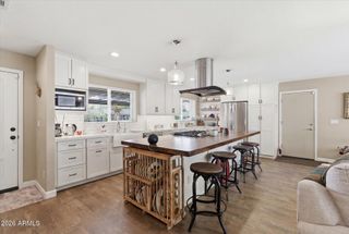 3922 E WHITTON Avenue, Phoenix, AZ 85018