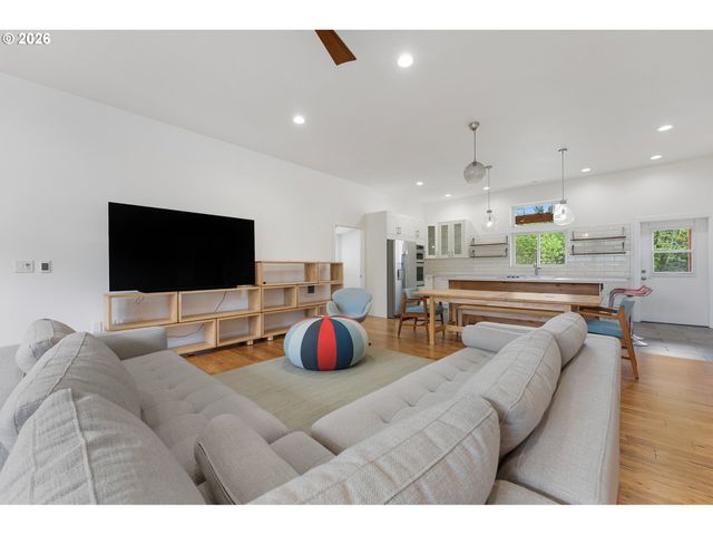 8655 Se 55TH Ave, Portland, OR 97206