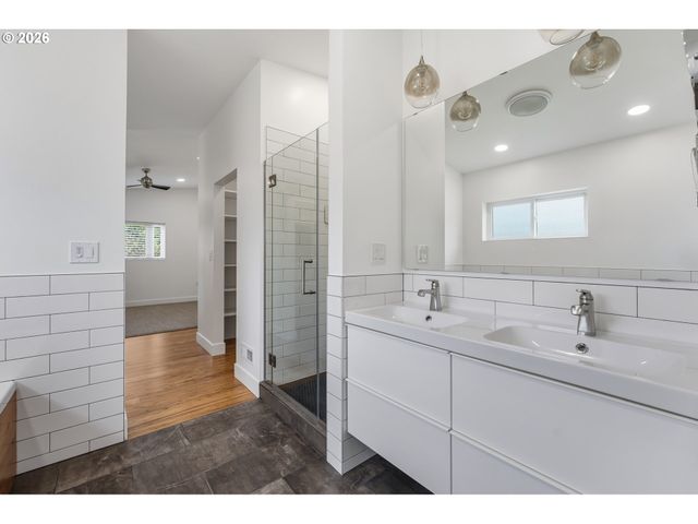 8655 Se 55TH Ave, Portland, OR 97206