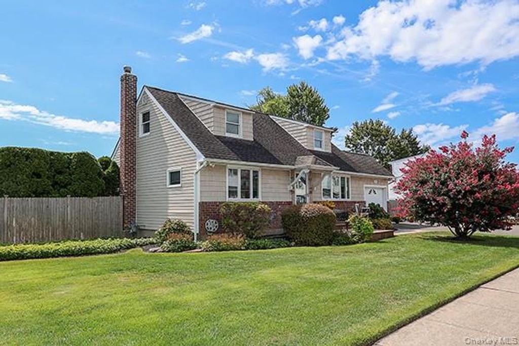 22 Colonial Drive, Farmingdale, NY 11735