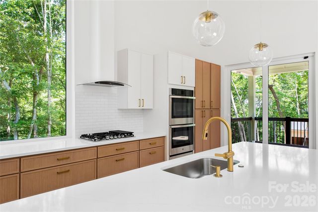23 Early Spring Way, Leicester, NC 28748