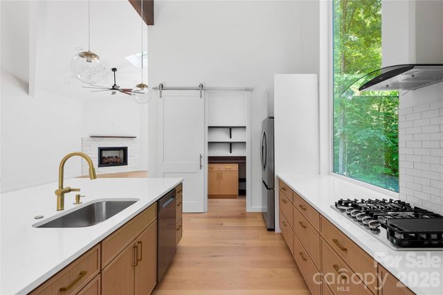 23 Early Spring Way, Leicester, NC 28748