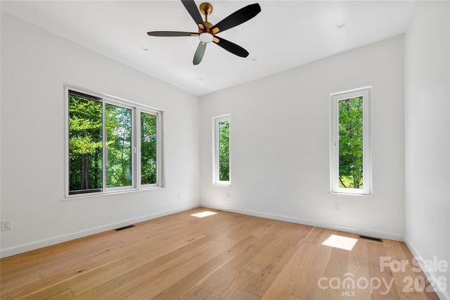 23 Early Spring Way, Leicester, NC 28748