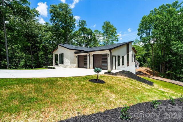 23 Early Spring Way, Leicester, NC 28748