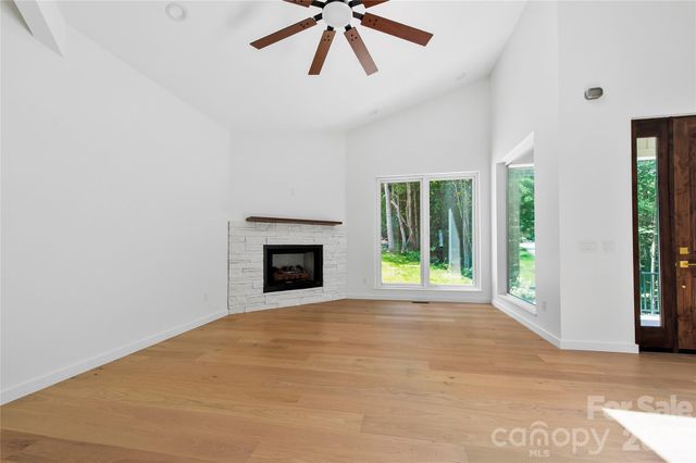 23 Early Spring Way, Leicester, NC 28748