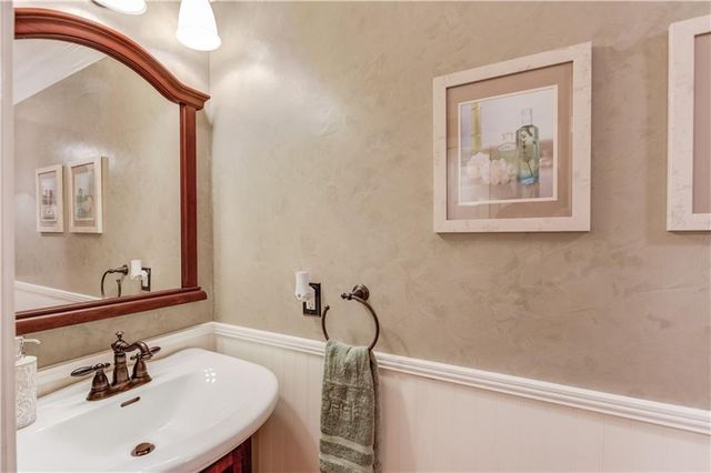 3321 Crossgate Court, Loganville, GA 30052