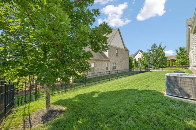 1002 Hornsby Dr, Franklin, TN 37064