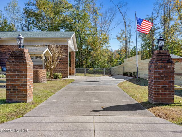 15 Dressler Drive, Jacksonville, NC 28540