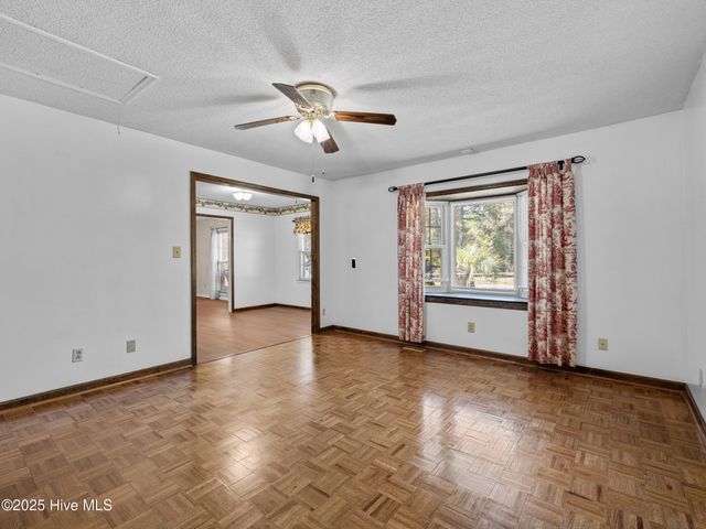 15 Dressler Drive, Jacksonville, NC 28540