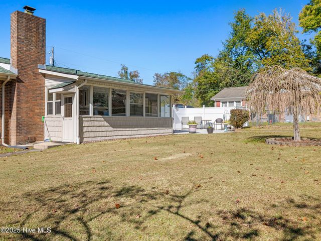 15 Dressler Drive, Jacksonville, NC 28540