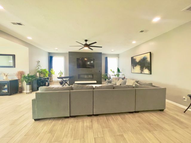 6201 Keyenta Place NW, Albuquerque, NM 87120