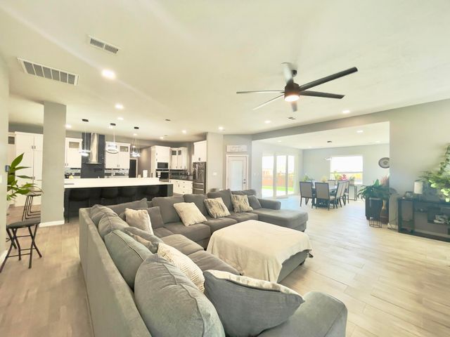 6201 Keyenta Place NW, Albuquerque, NM 87120