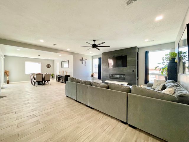 6201 Keyenta Place NW, Albuquerque, NM 87120