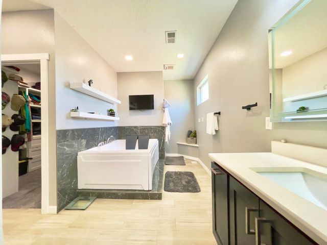 6201 Keyenta Place NW, Albuquerque, NM 87120