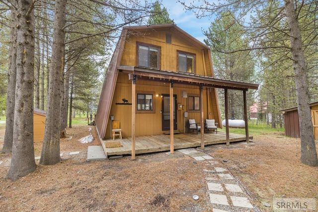 4012 Antelope Road, Island Park, ID 83429