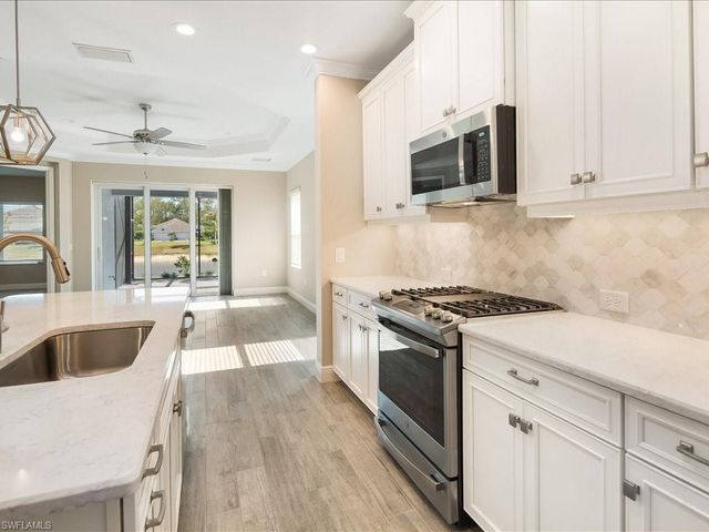 2306 Marquesa CIR, Naples, FL 34112