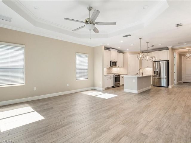 2306 Marquesa CIR, Naples, FL 34112